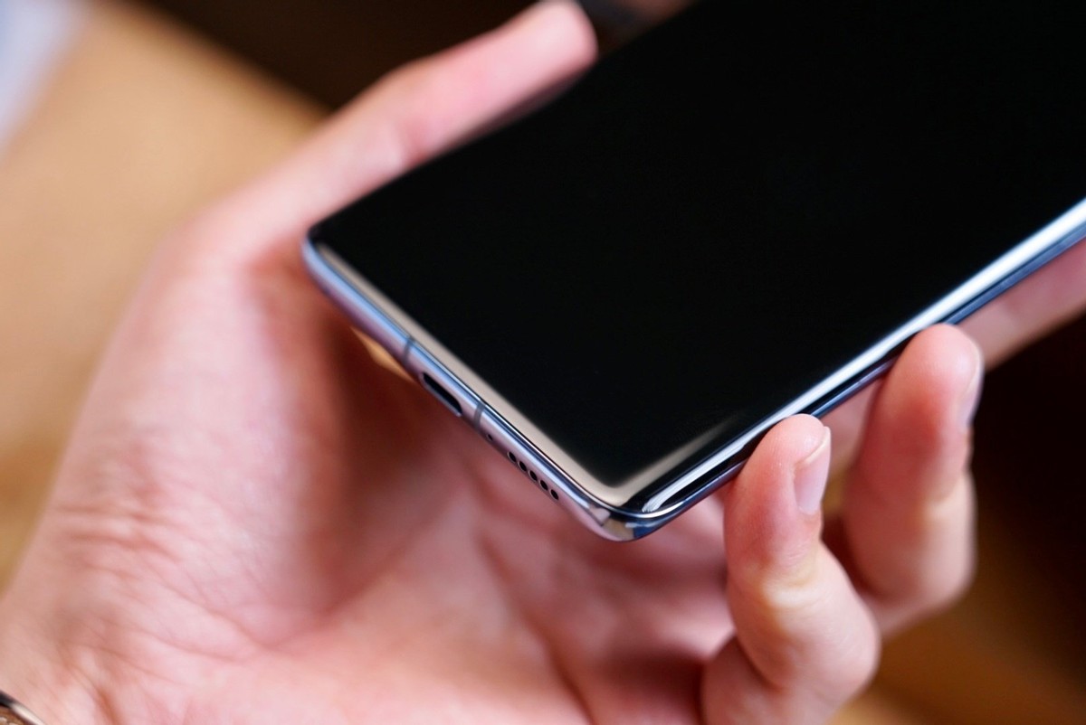 一加9pro微曲屏体验超想象:无边缘变色,告别误触