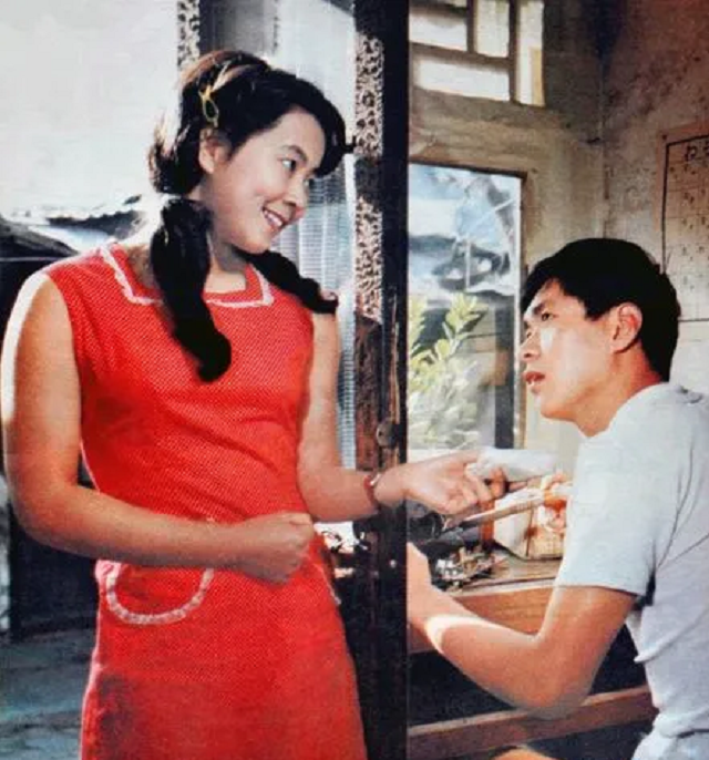 回顾美女死刑犯毕丽梅被执行枪决后又意外复活赦免还是补枪