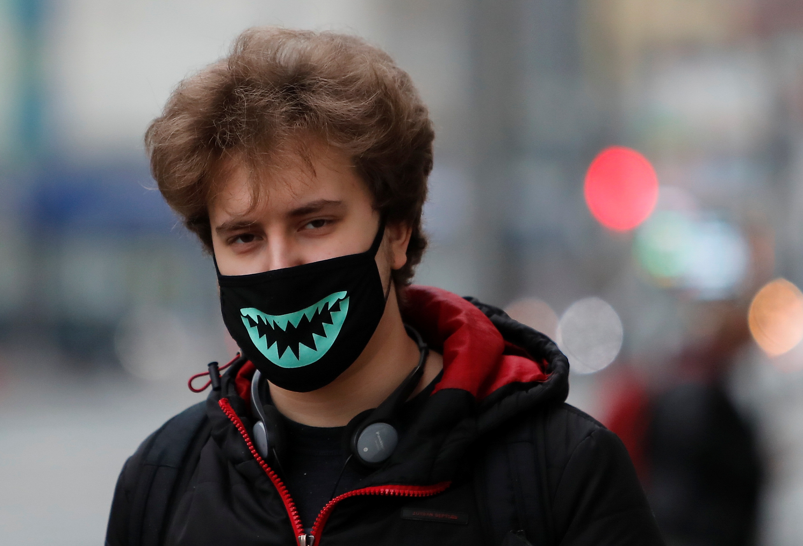 俄罗斯:民众在公共场所和人群密集地点必须戴口罩(2)