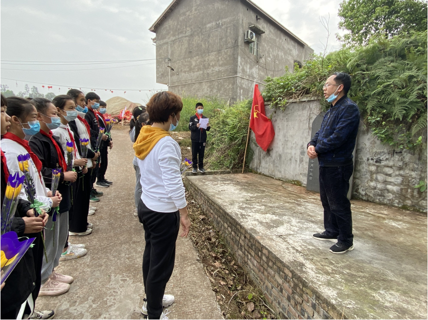 宜宾市翠屏区金秋湖镇王场中心学校开展清明祭奠主题教育活动