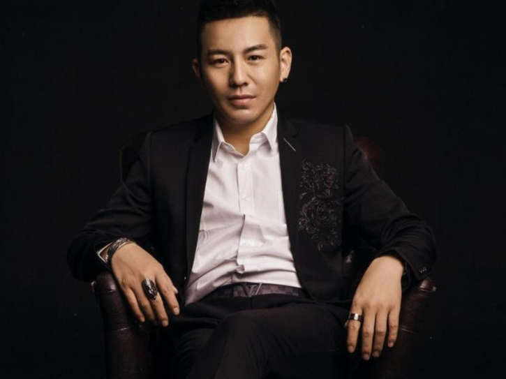 二驴连麦李舒克,猜测铁山靠退网与舞帝利哥有关,借机嘲讽张二嫂