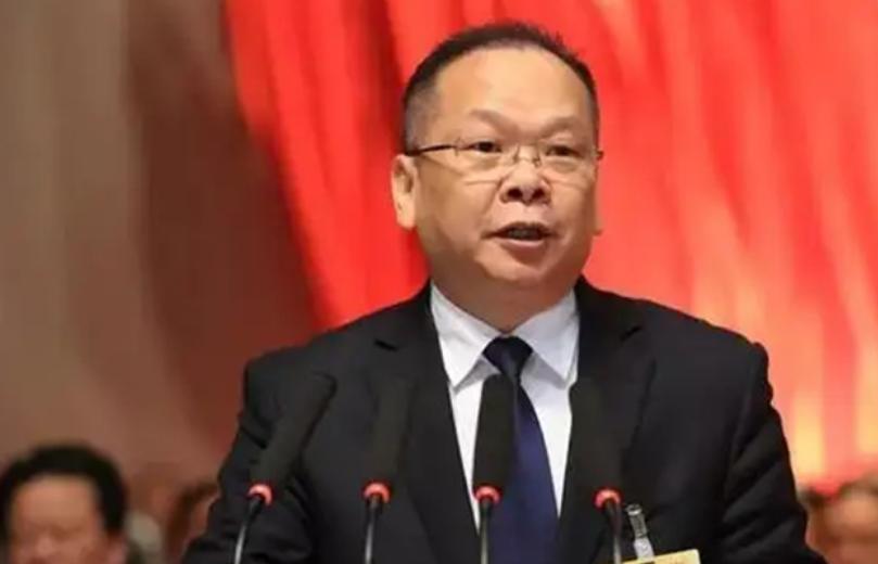 "色虎"廖炎秋:住7万总统套,包养50多名情妇,女秘书用嘴喂饭