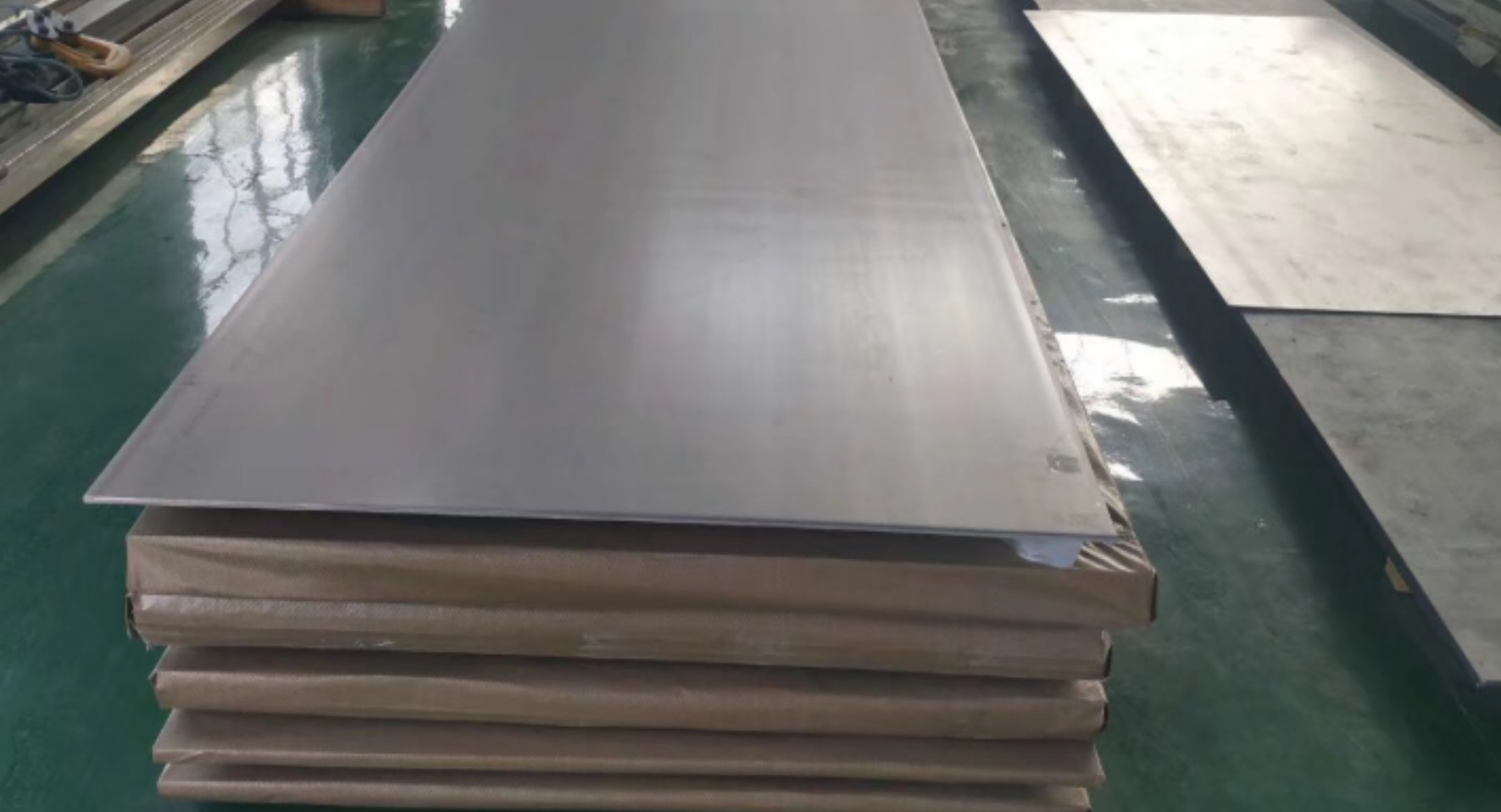 航母甲板钢全球仅2个国家能造,且禁止出口,鞍钢2013年成功掌握