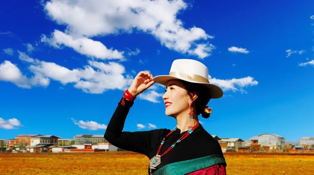 康珠卓玛《让微笑照亮世界 》让世界的"香格里拉"变得更美好!