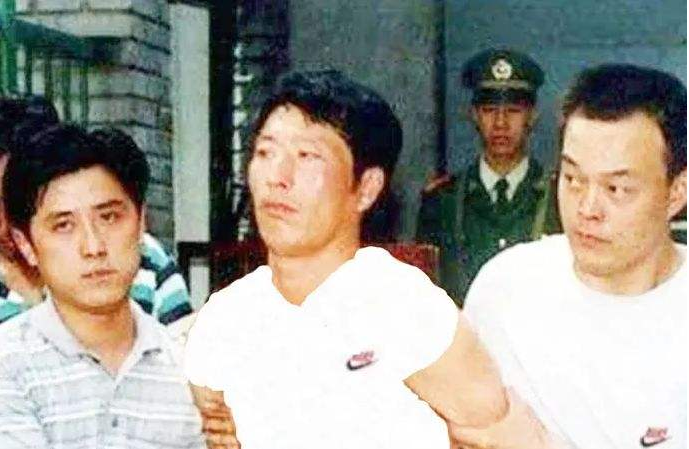 1997年白宝山被判死刑后,情人谢宗芬入狱12年,48岁出狱再赴新疆