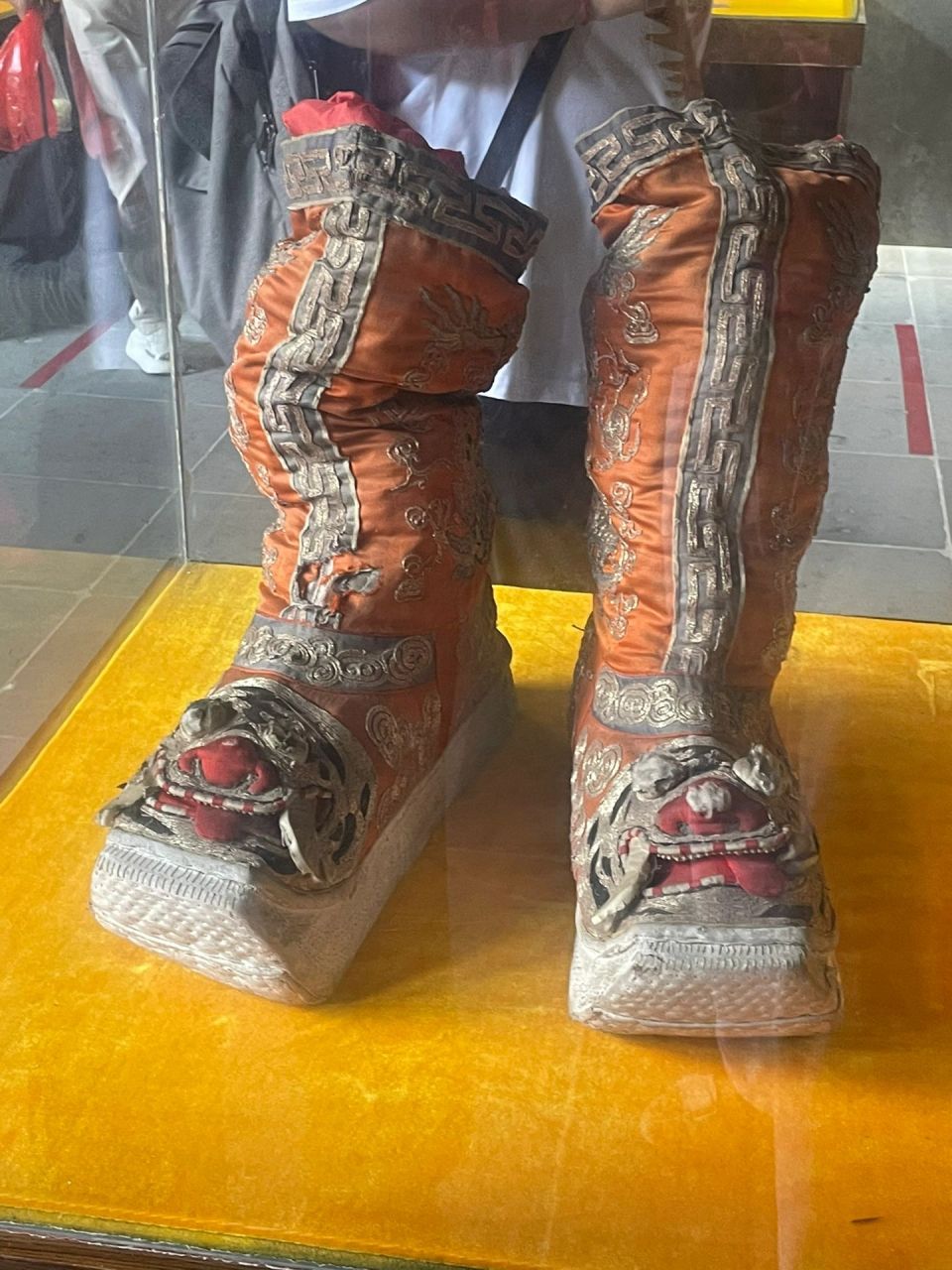 地藏王菩萨的脚,金地藏生平事迹  九华山化城寺