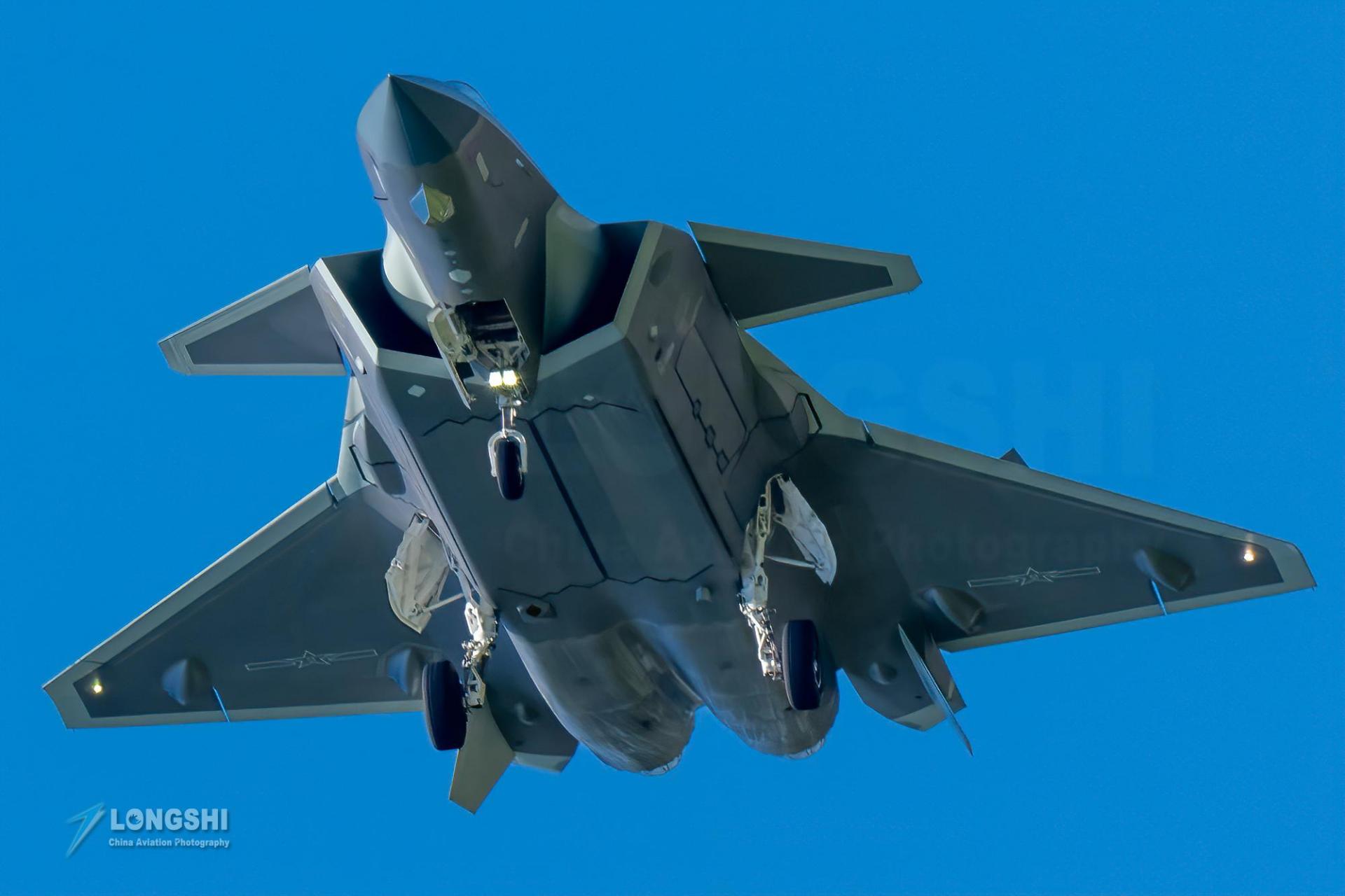 日刊文,宣称中国使用涡扇15发动机版本的歼-20威龙战斗机可能已经首飞