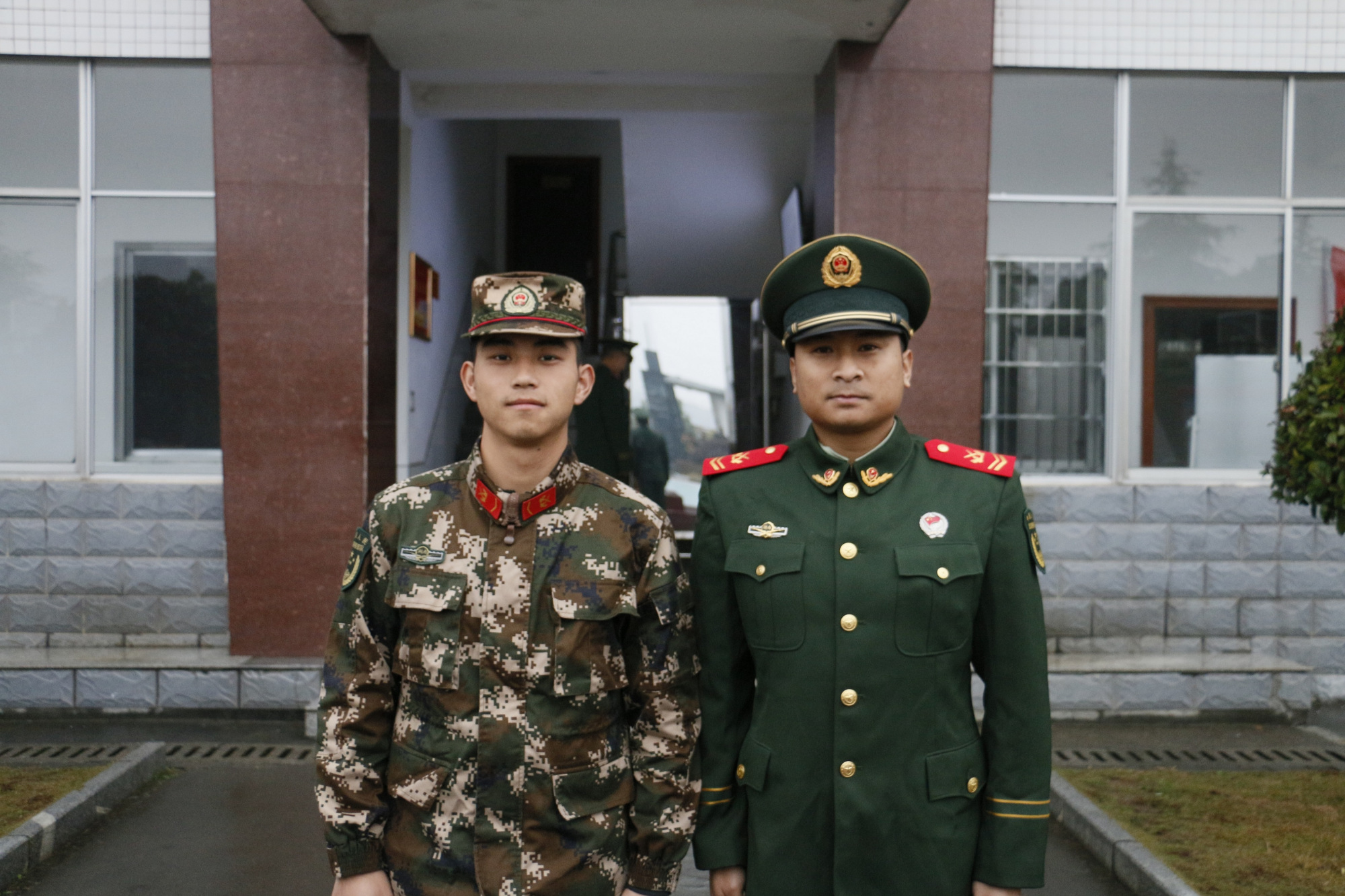 武警怀化支队:昔日的师生成了今日的战友