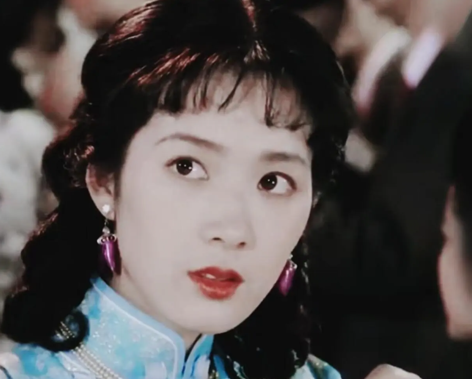 张迅和龚雪张迅出生在上海,父母长辈在上海都是有头有脸的人物,因此