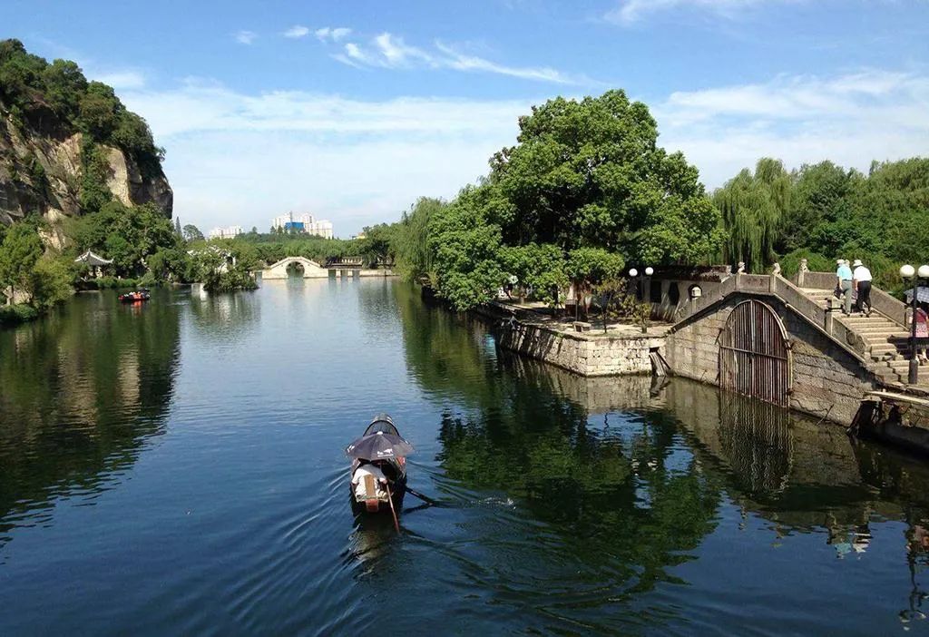 大业六年(610…敕穿江南河,自京口至馀杭,八百馀里,广十余丈,使可