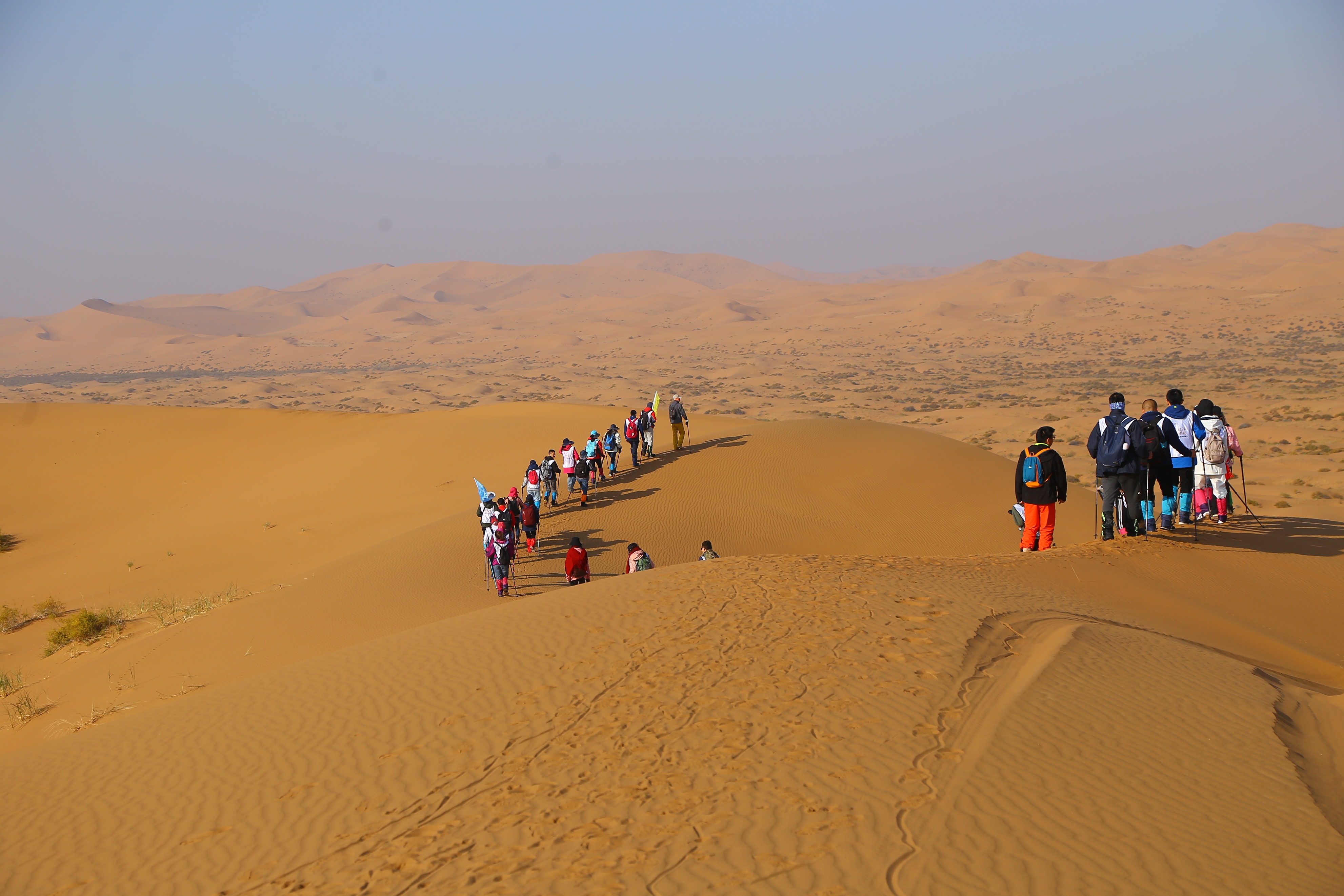 沙漠和戈壁,哪一个更难?哪一个更适合团建?