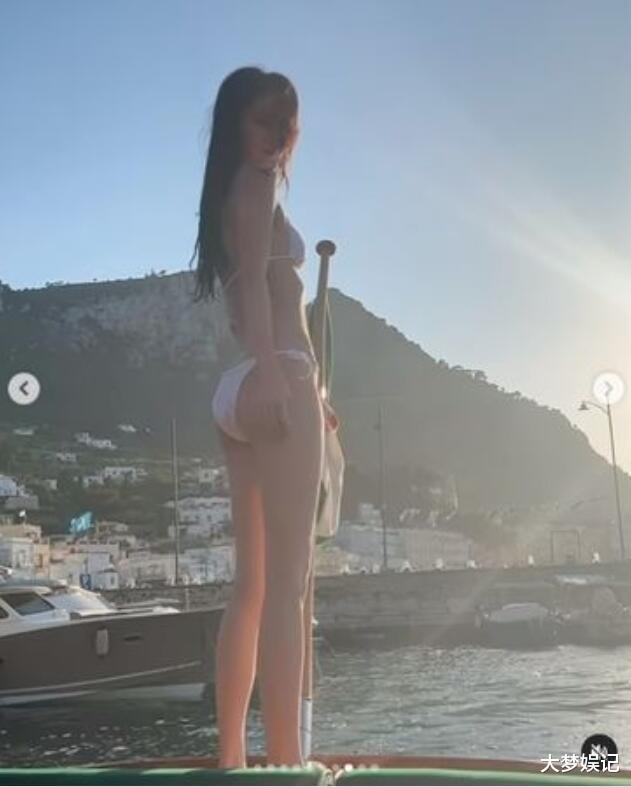 angelababy罕见比基尼装"性感身材"全露!转身激洩s曲线辣爆
