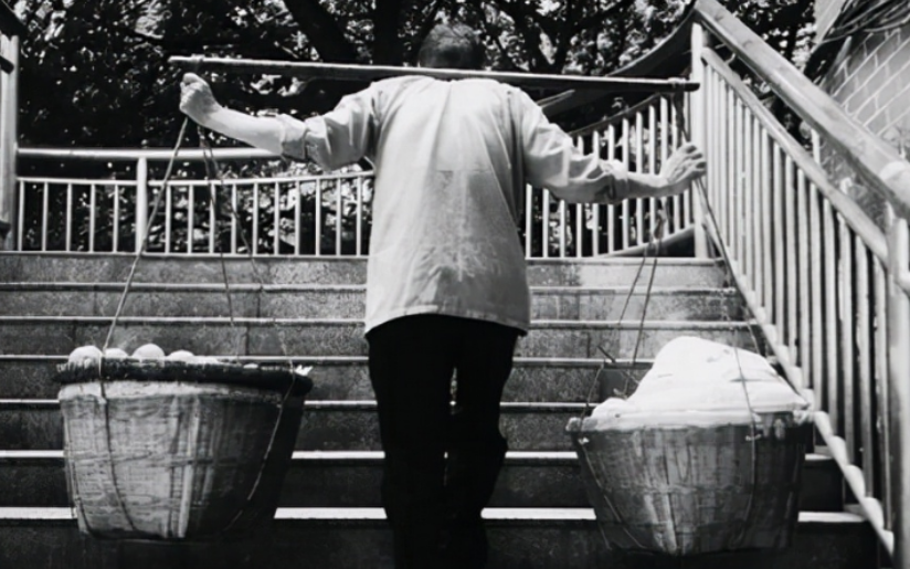 重庆汪显东:身高仅1米4,卖白糕成亿万富翁,却被妻子拿枕头捂死