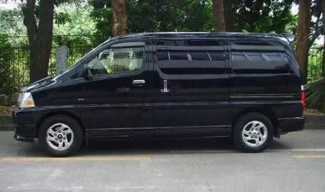 汽车圈的怪事,黑色面包车为何那么少?