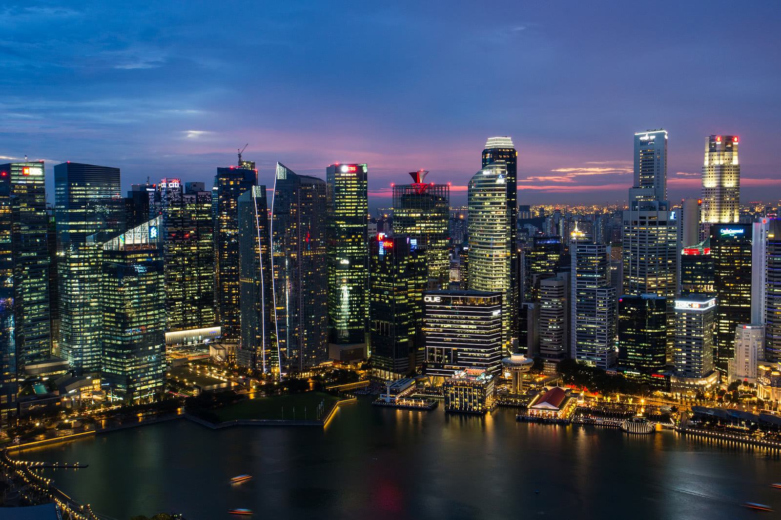 美国为何一味逼迫中国发达,那么中国距离"发达国家",还有多远