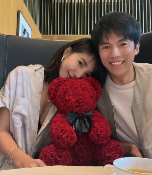 宋宁峰和张婉婷庆祝一周年,用玫瑰花表白,两人从离婚到复合