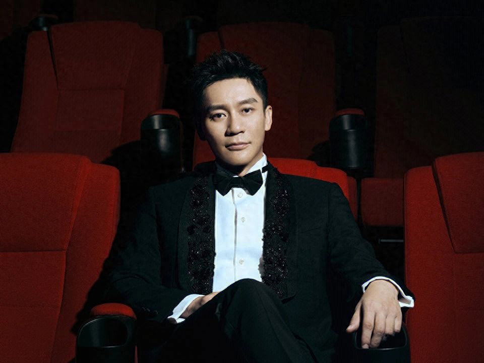 回顾著名导演曾讽刺李晨一张脸像50岁扮演17岁中学生网友都吐了