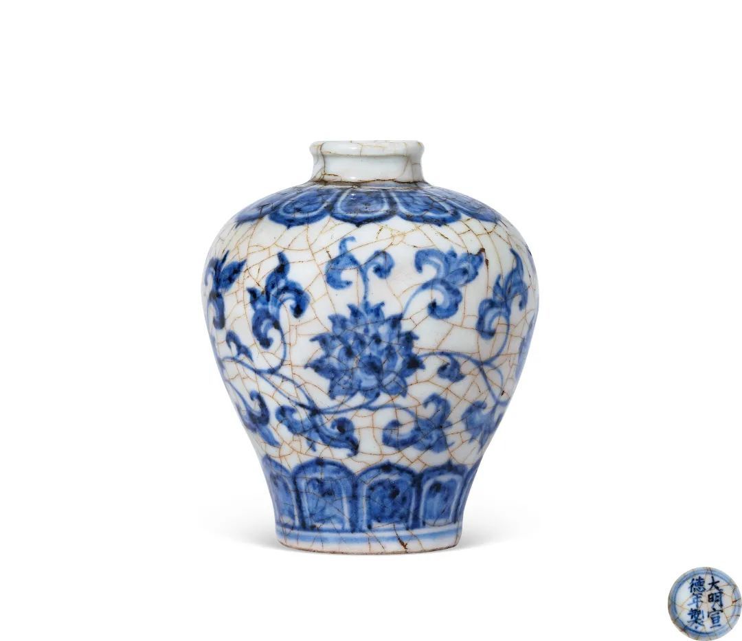 中国古美術・明宣德款青花缠枝花卉八方蒜头瓶・青花磁・純手描き・陶芸・花瓶・文房 中国古美術・明宣德款青花缠枝花卉八方蒜头瓶・青花磁・純手描き