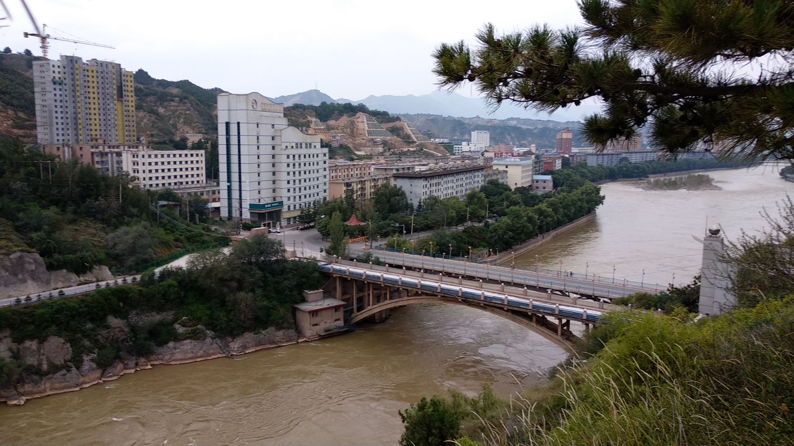 騎行蘭州到劉家峽,發現上百公里黃河峽谷,風光真美