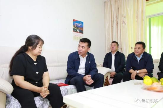 刘超元方分别看望慰问部分烈士遗属