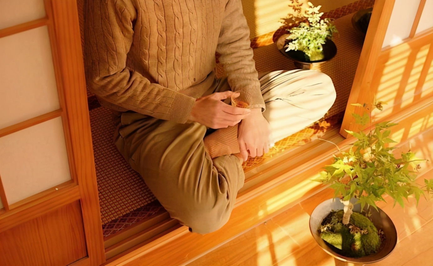 宁波90后青年的独居生活照:悠闲精致,网友纷纷夸赞,神仙男子