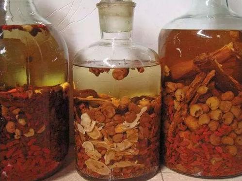 并非所有的中药材都能泡药酒:4味常见中药材,要谨慎使用