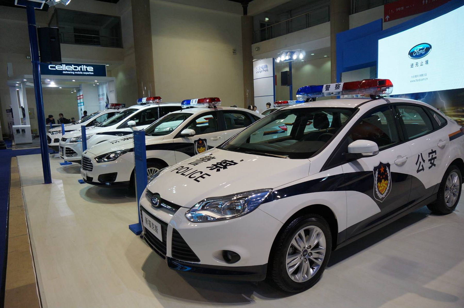 国内警车"大换血"!贵州的接地气,深圳的"沃尔沃"警车最豪横