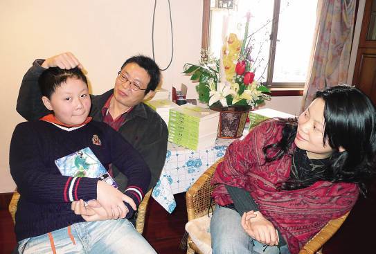 因2耳光离家出走,20年后回头父亲已痴呆,董卿为他推掉所有主持