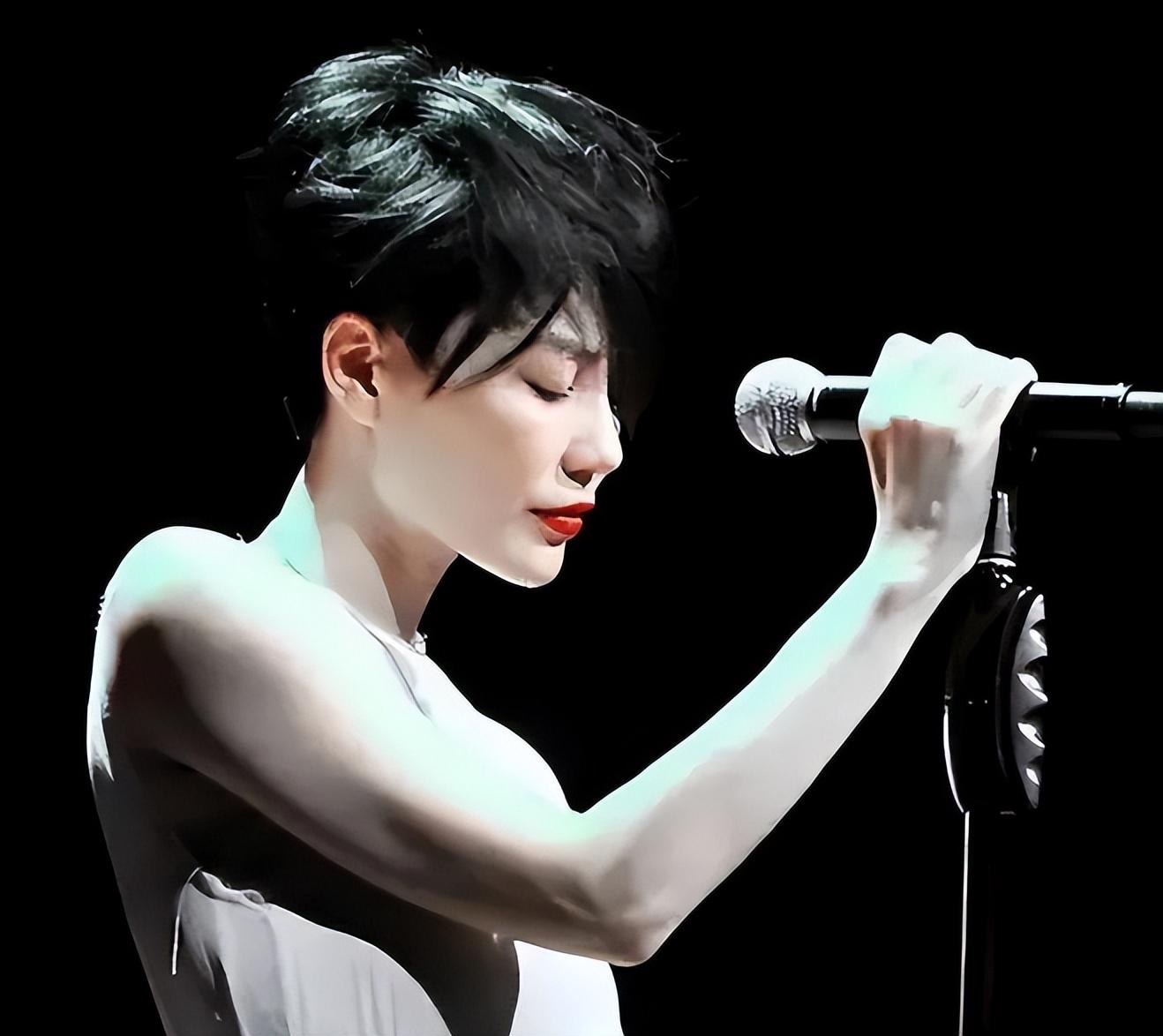 王菲的丰富情史,和那个与她纠缠至今的男人