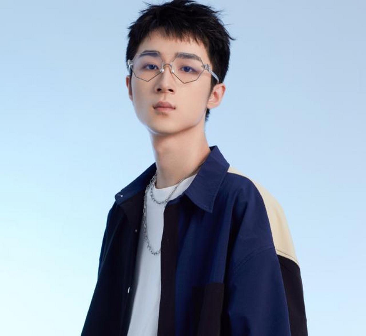 王小歪写真照成粉丝屏保,主播圈的风云人物,粉丝:颜值又上一层