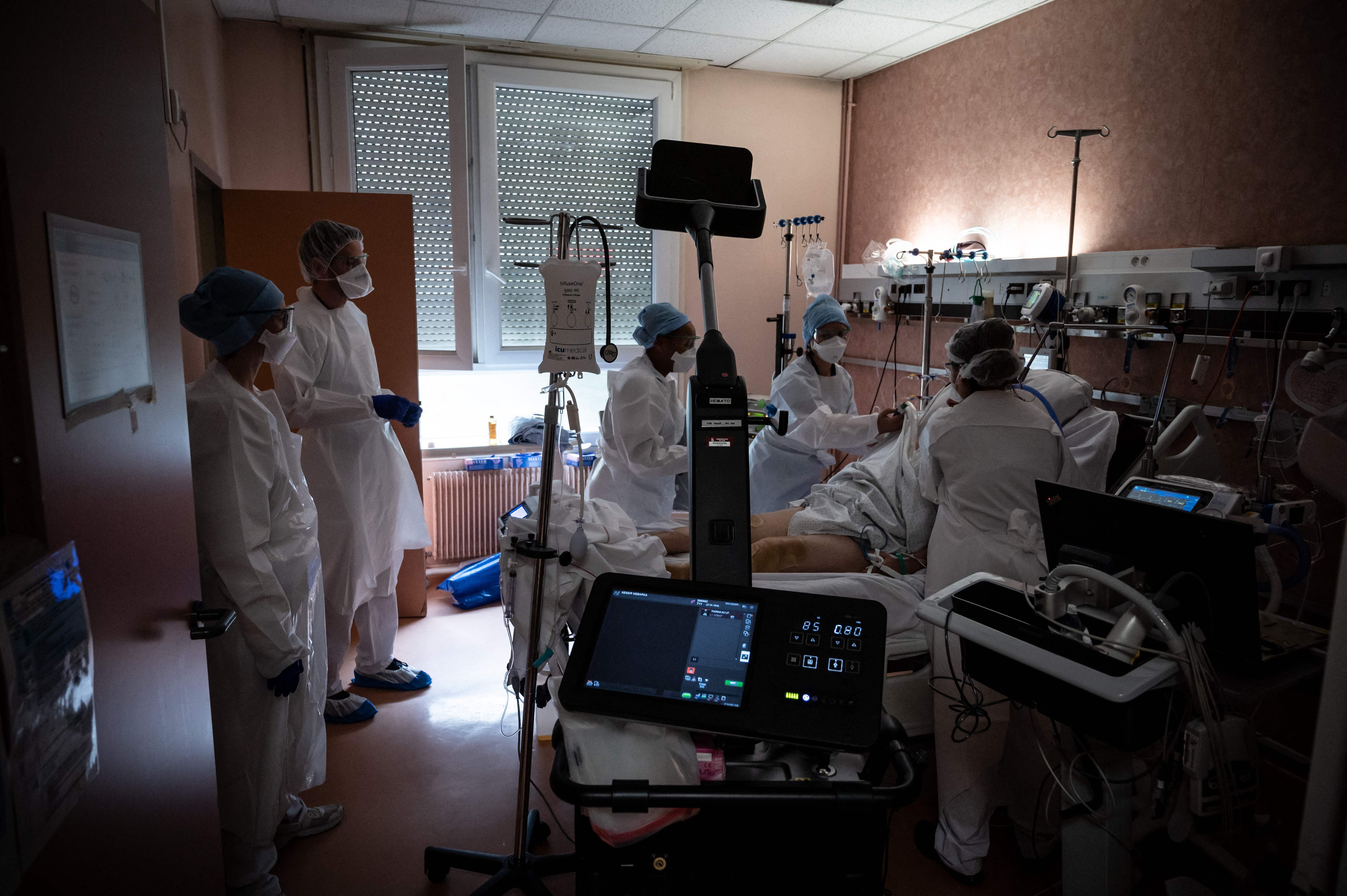 直击:法国的新冠重症病房(10)