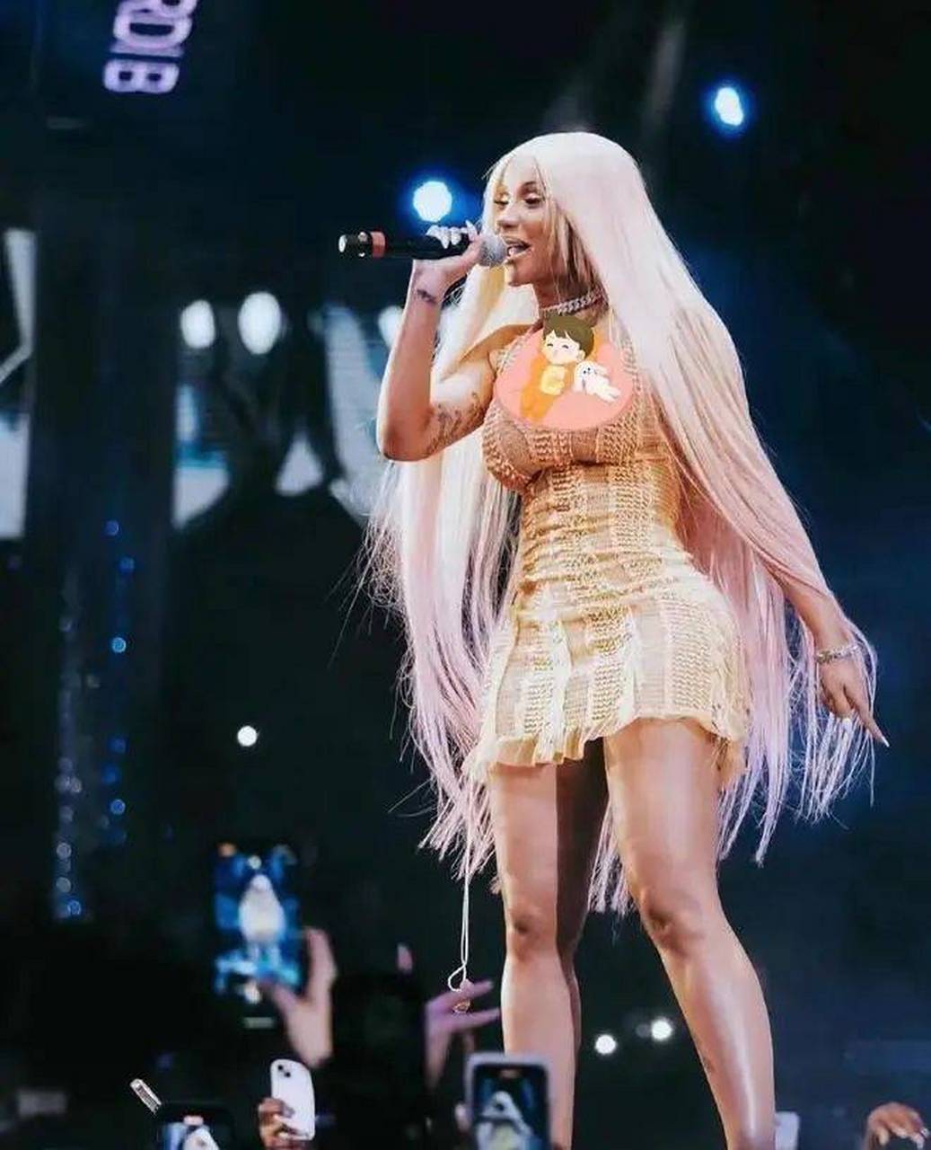 近日,美国歌手卡迪·b(cardi b)又惹事了!