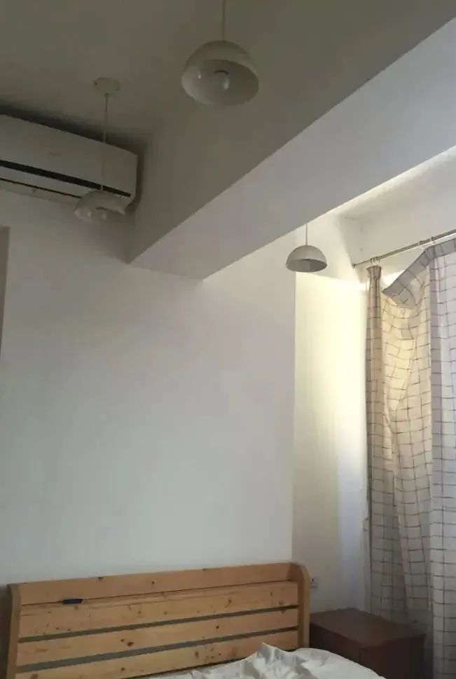 "一怕树压房,二怕床上梁,三怕坟后疮",位置选不对家有大麻烦