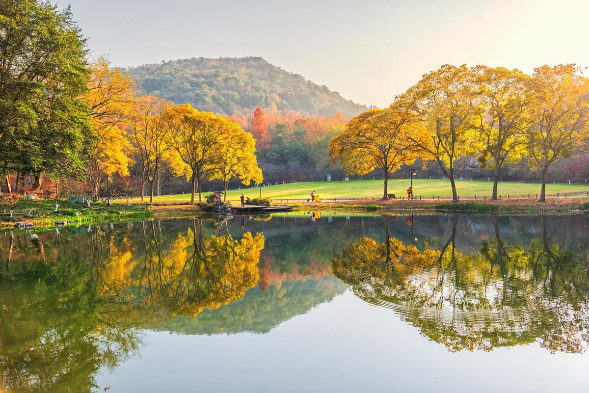 秋天天气转凉的暖心文案:凉风习习扫暑气,天凉莫忘添衣裳