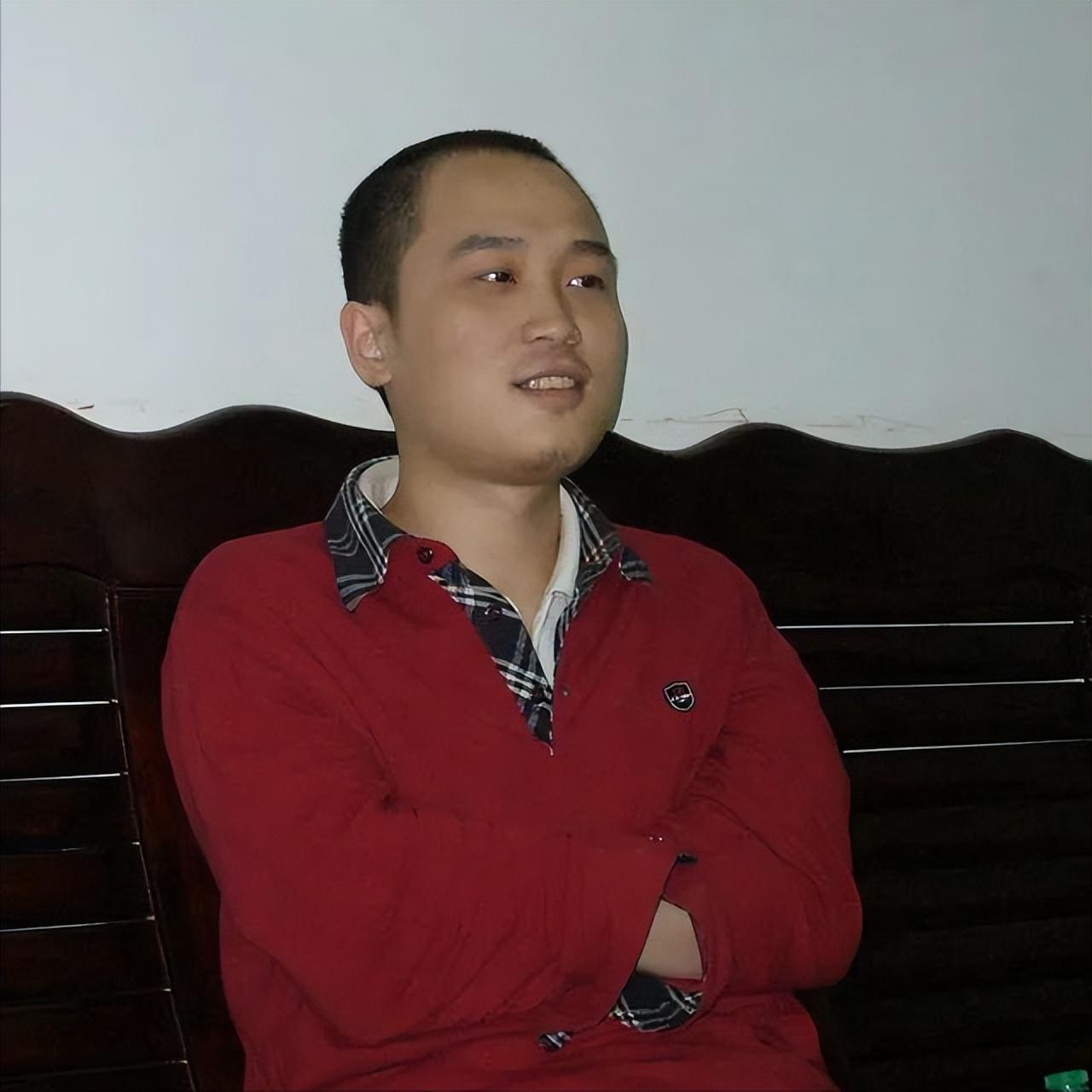 回顾"四川考霸"张非:3次考上北大清华,却被退学两次,现状如何