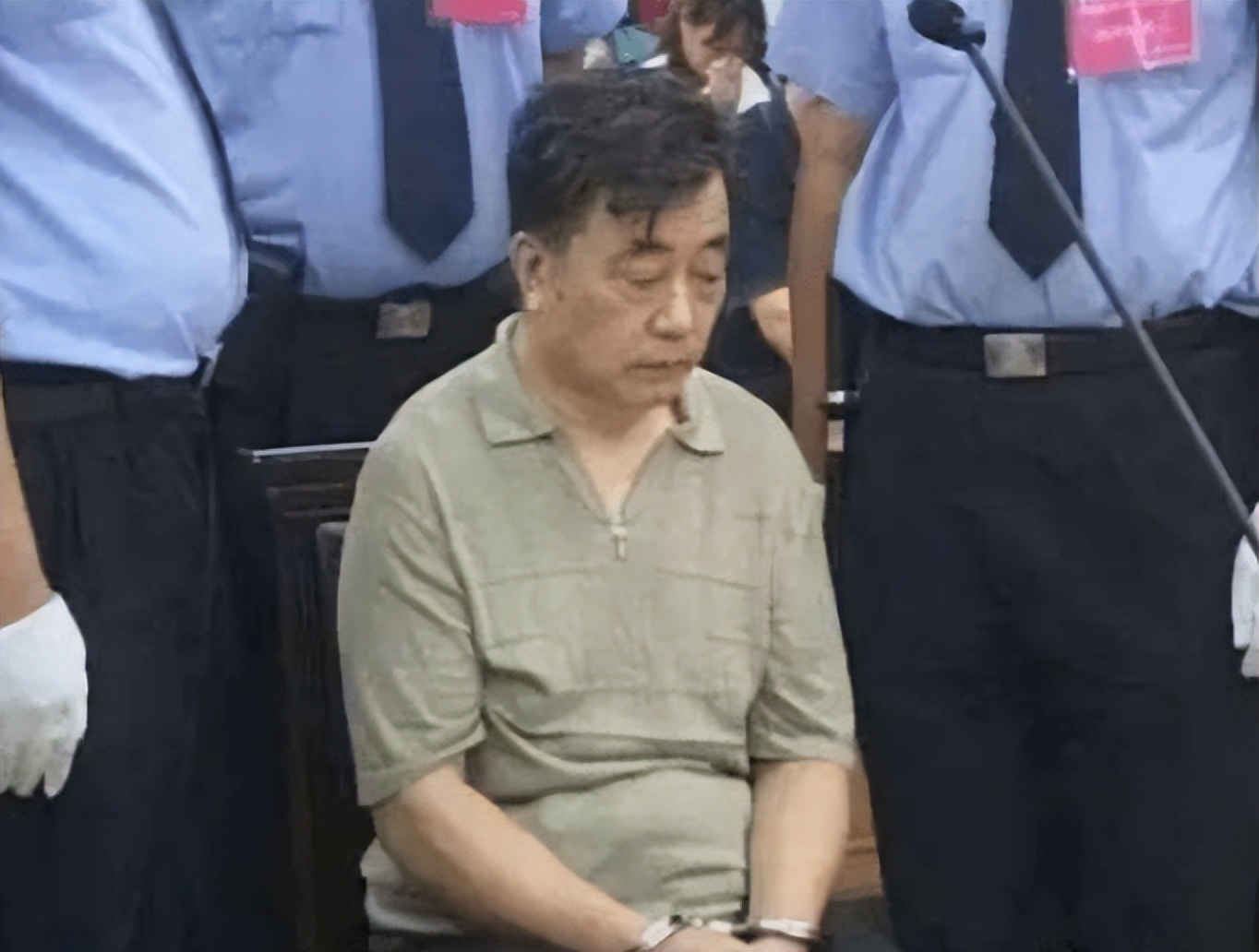 济南"大老虎"段义和:贪污300多万,当街炸死情妇,被判死刑