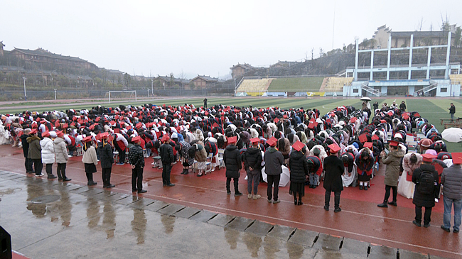 晴隆县第三中学举行"2023届高考百日誓师暨成人礼"活动