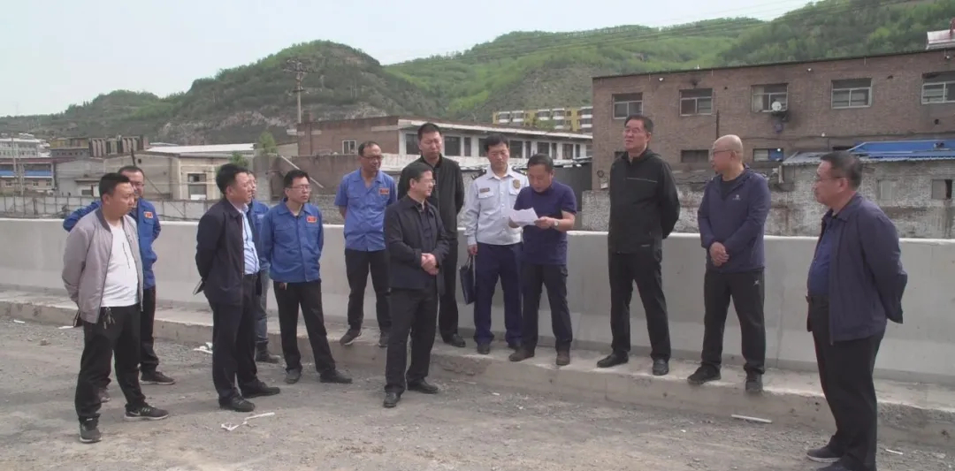 中阳:雷占平调研钢源学校项目建设