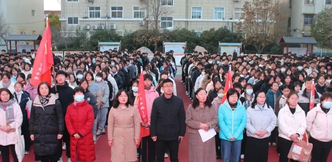 上蔡一中举行纪念"12.9"运动主题升旗仪式