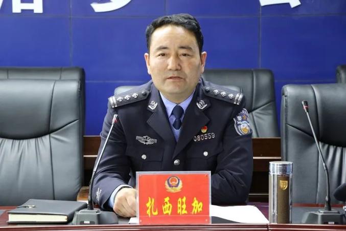 治多县公安局开展"党委书记"讲党课活动