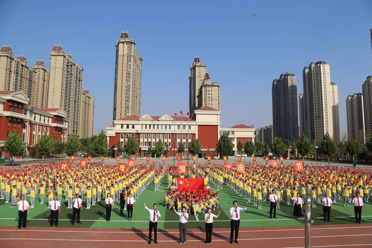 欢度国庆节喜迎二十大滕州北辛中学红荷路校区国庆献礼