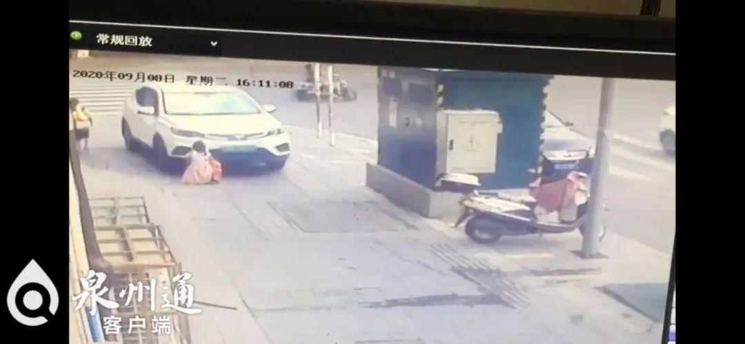 |泉州10岁女孩蹲地整理书包，小车从身上碾过！警方连夜通报