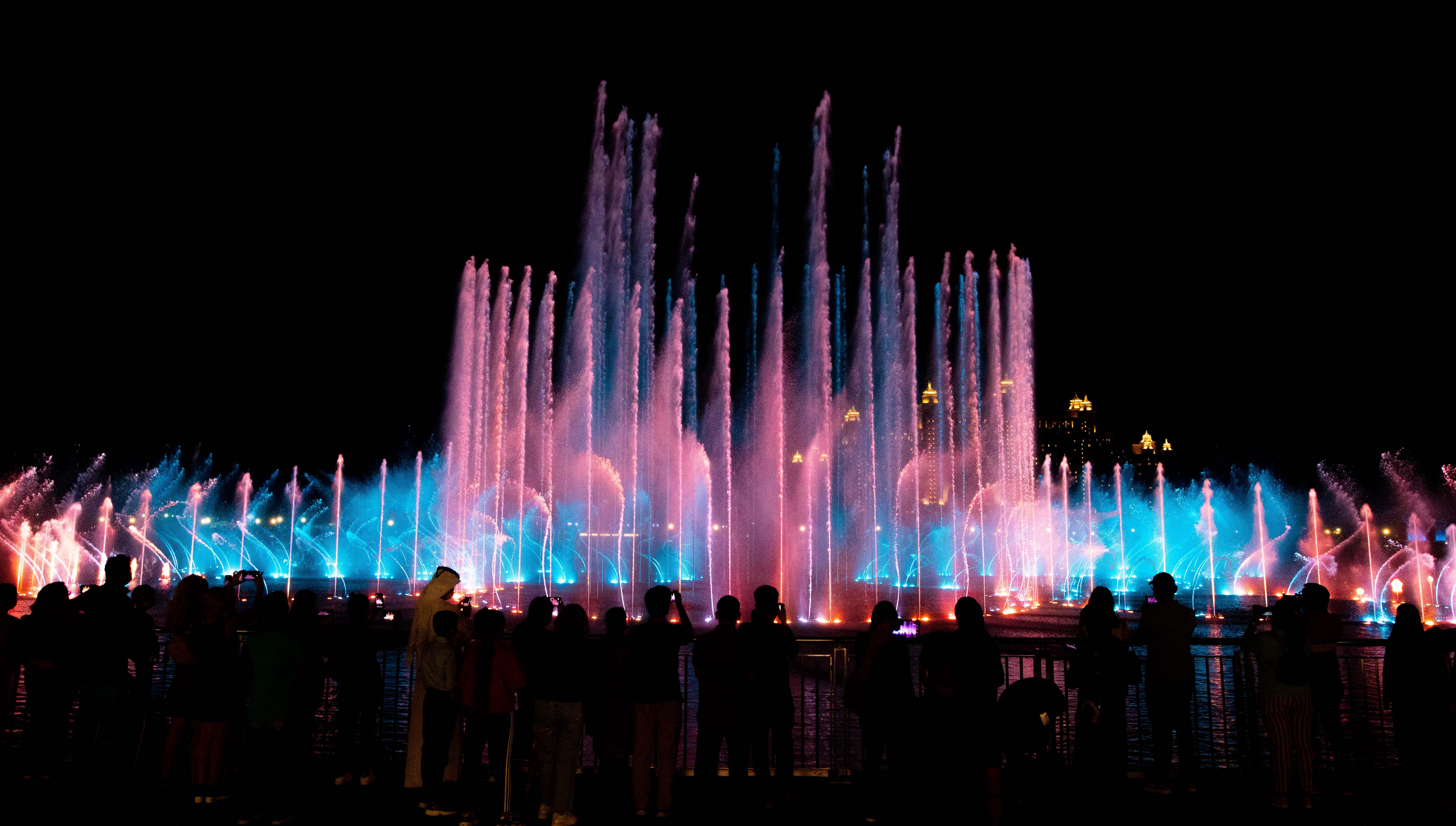 迪拜棕榈岛音乐喷泉表演季开始(1)