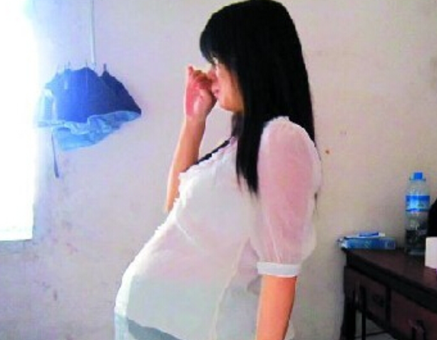 女孩青春期怀孕,父亲气急一巴掌,到底怎么办?