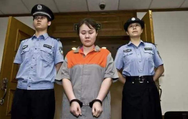 拉女儿贩毒养十多个男人,东北五毒教母王庆文,魔鬼的堕落