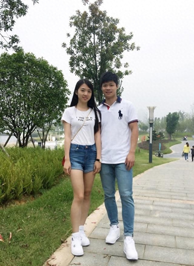 回顾苏炳添带儿子领取奖牌!哪怕他已是亚洲第一,老婆依然是老大