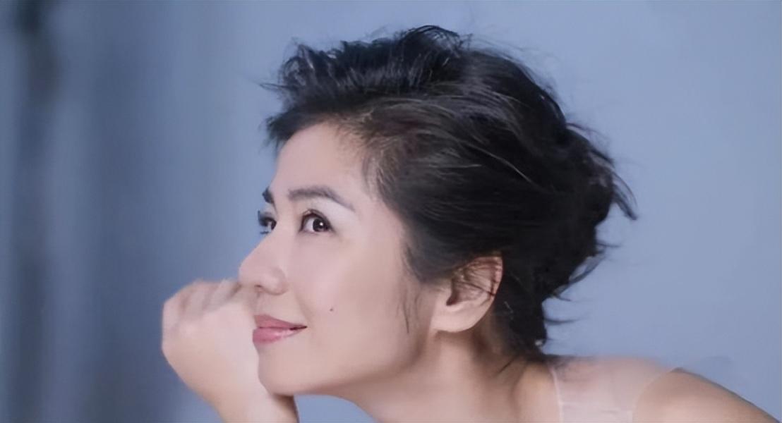 9位自然老去的女星年轻时美艳无比如今活成了让人羡慕的模样