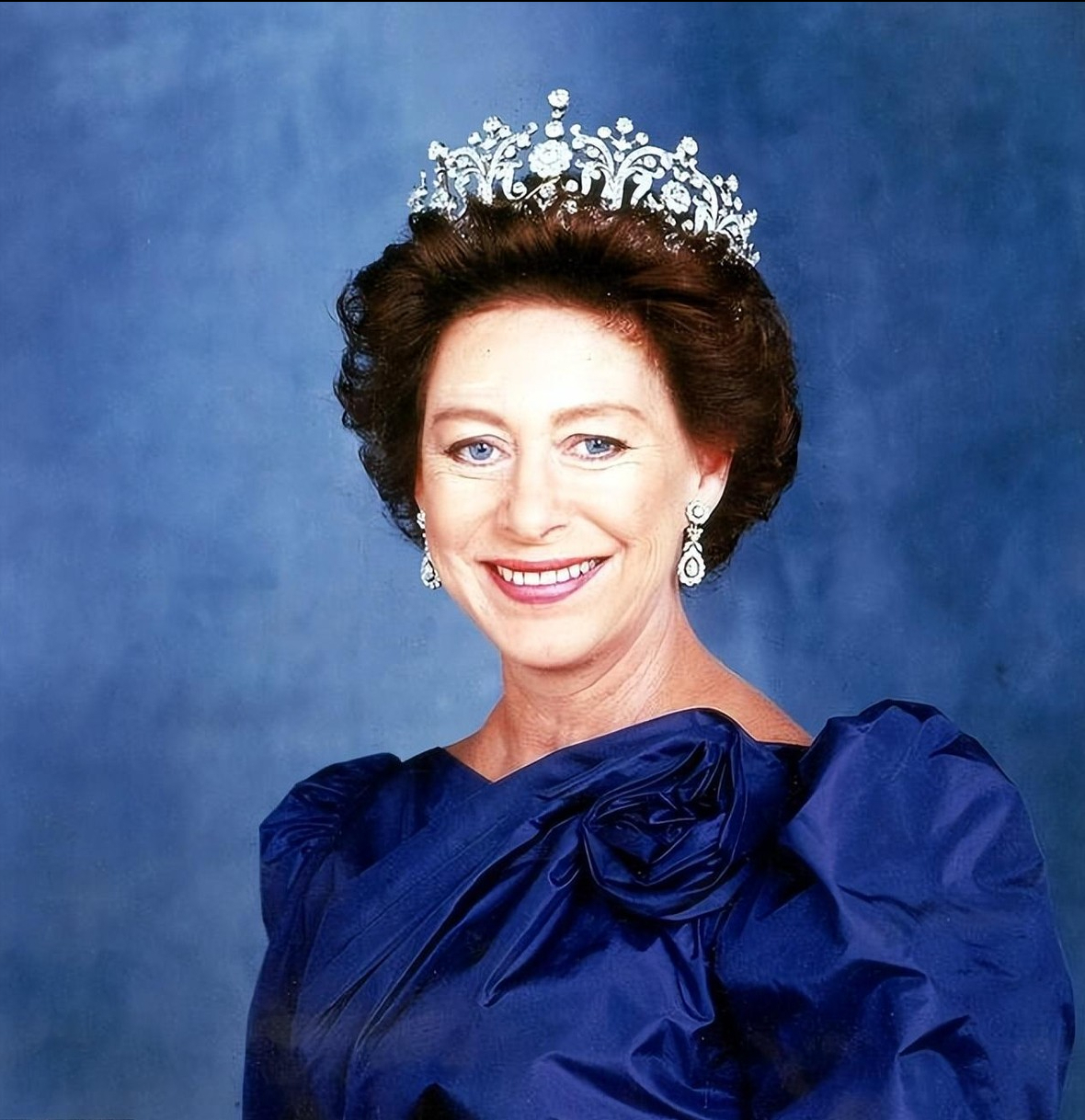 玛格丽特公主:比英女王还美,失恋后一天60支烟,葬送了后半生