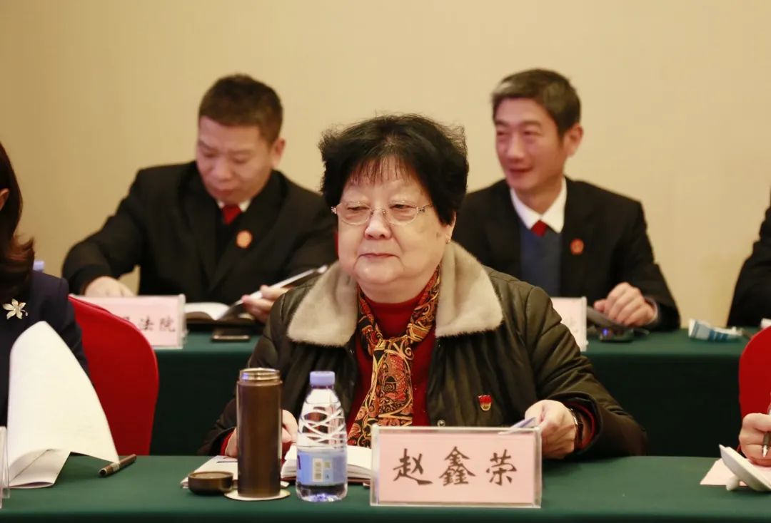 河南省高院宋海萍副院长到信阳听取代表委员意见建议