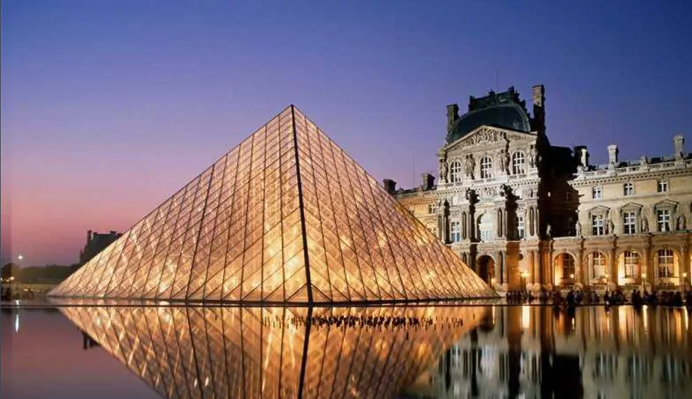 贝聿铭代表作卢浮宫玻璃金字塔
